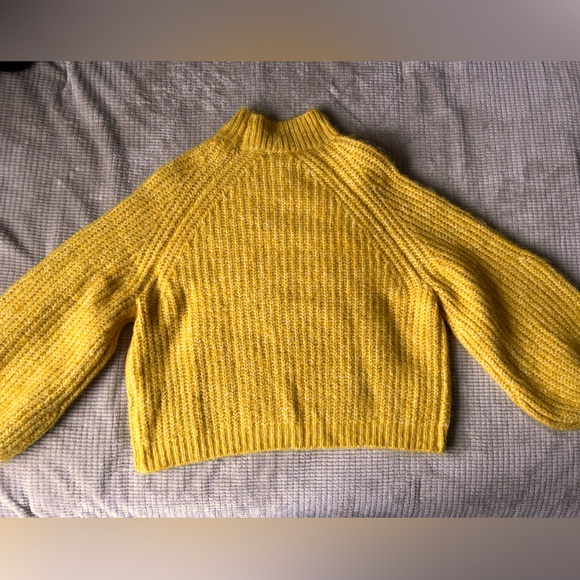 Yellow Sweater size S - Picture 2 of 3